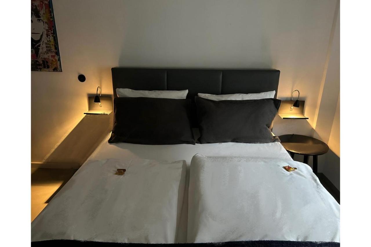 Square Rooms 8 Dusseldorf Ngoại thất bức ảnh
